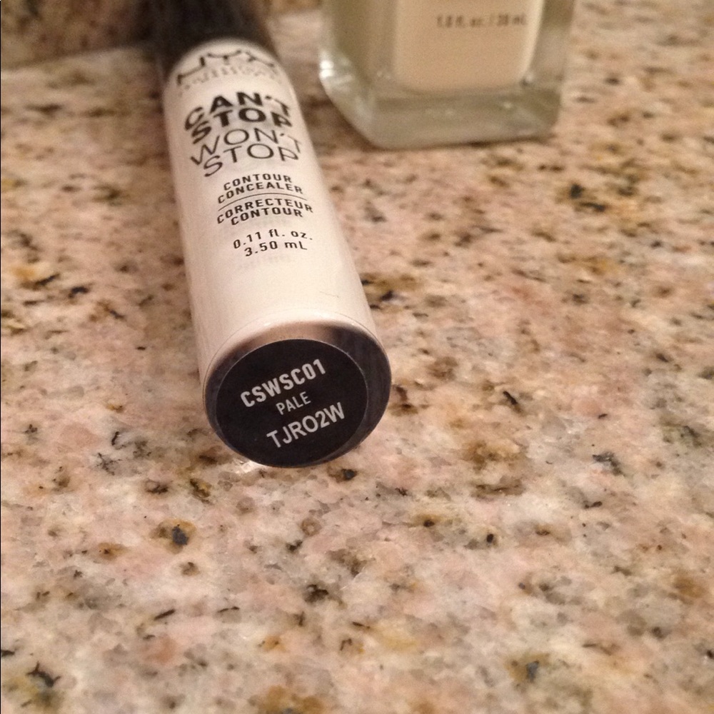 NYX 24HR Matte Finish Foundation and Concealer - Picture 4 of 4